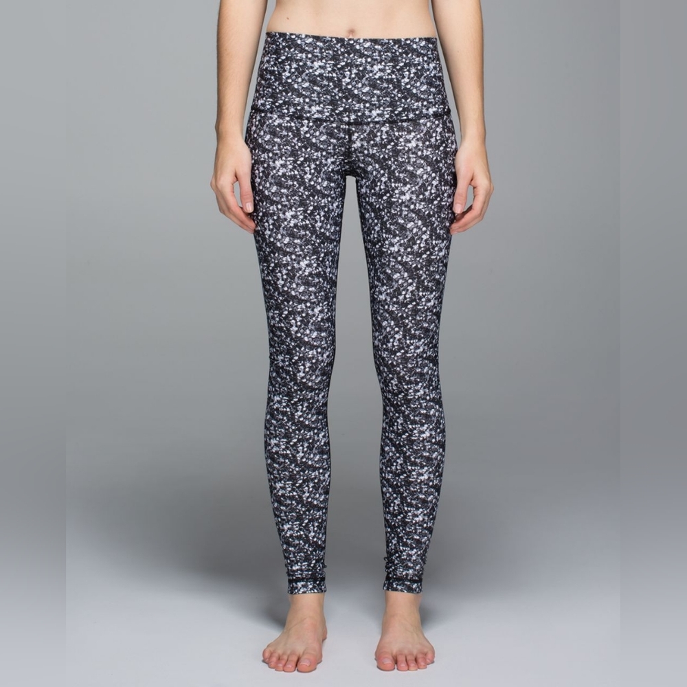 Lululemon Shine Tight (Roll Down)Shimmy Shimmer Black White, size 6-8